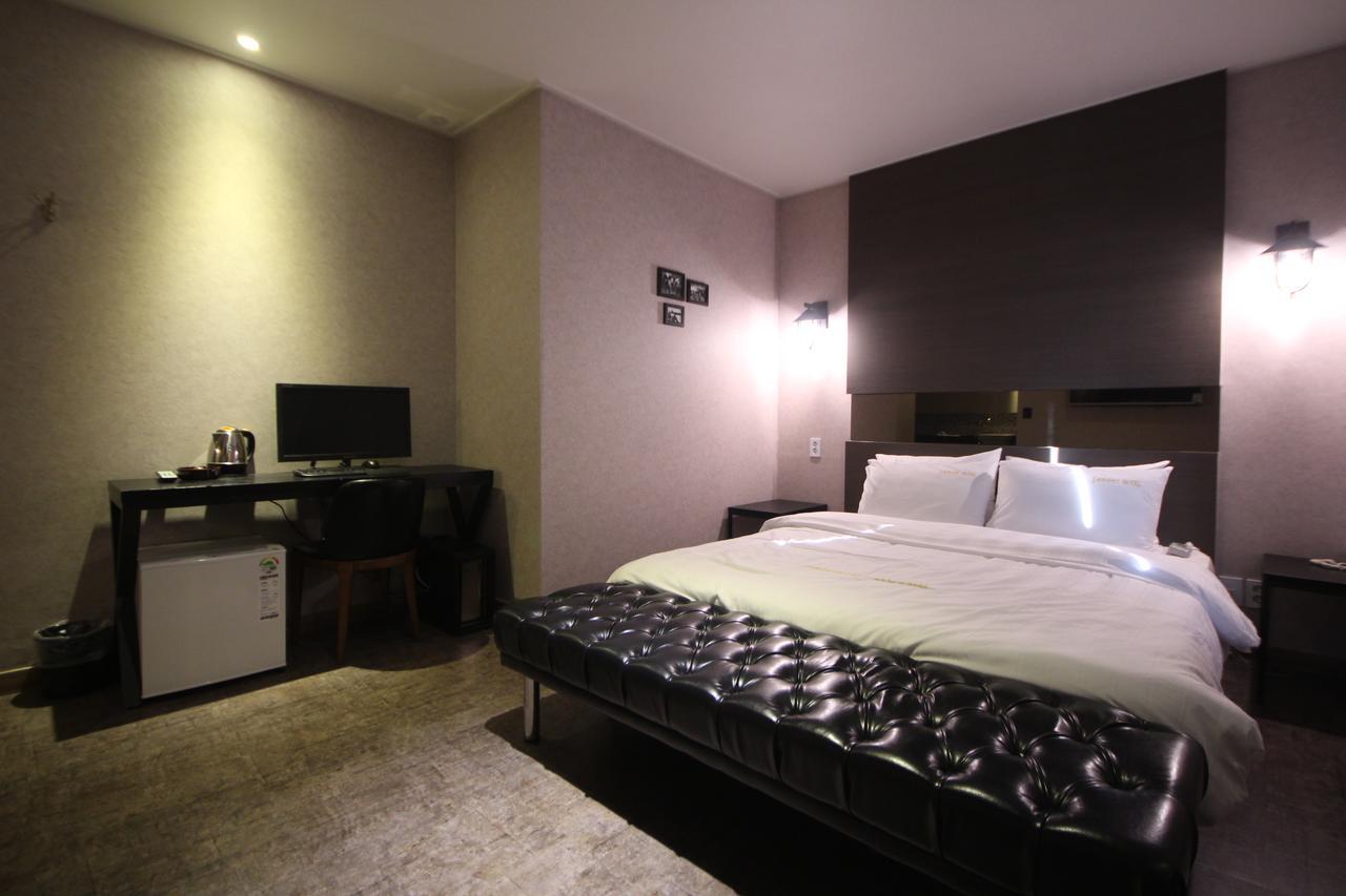 Paradise Hotel Gunsan Esterno foto