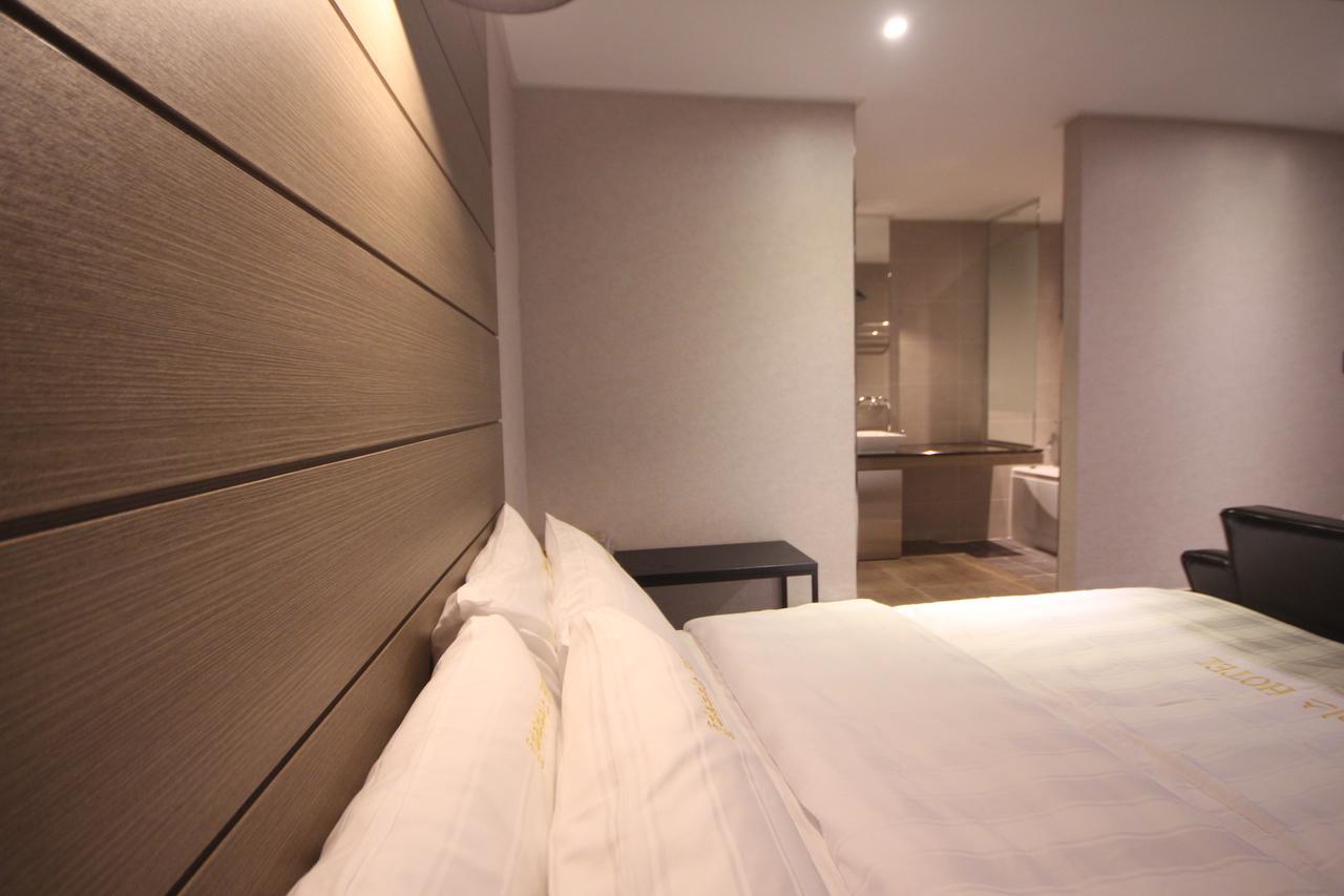 Paradise Hotel Gunsan Esterno foto