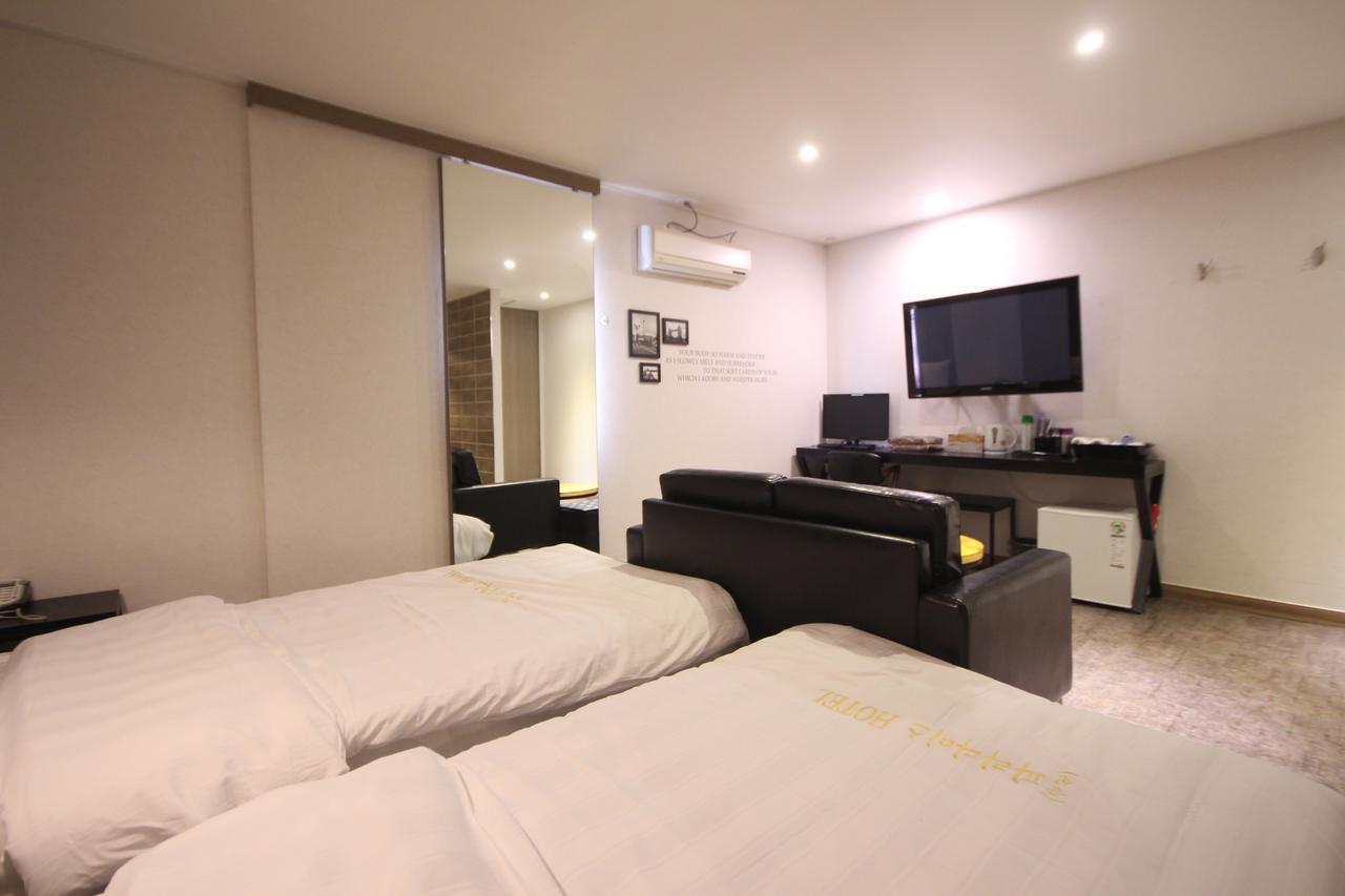 Paradise Hotel Gunsan Esterno foto