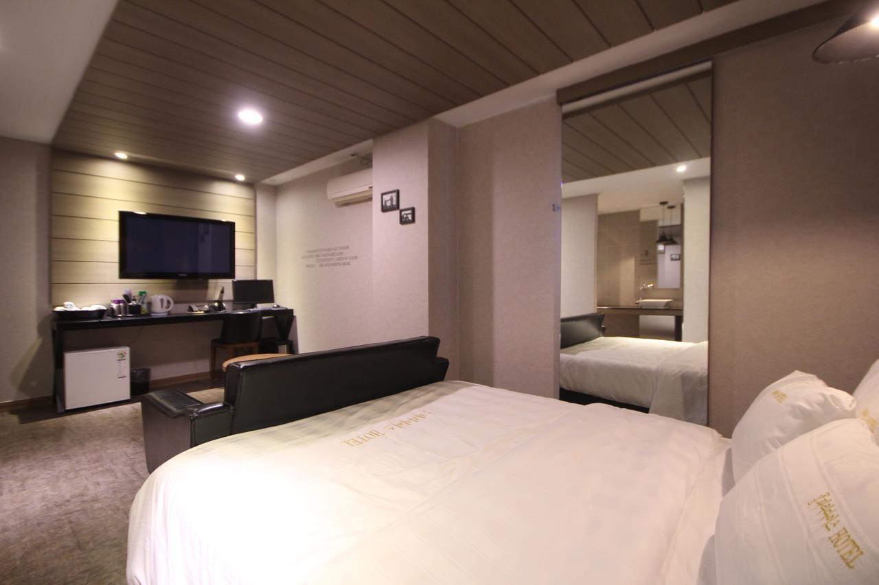 Paradise Hotel Gunsan Esterno foto