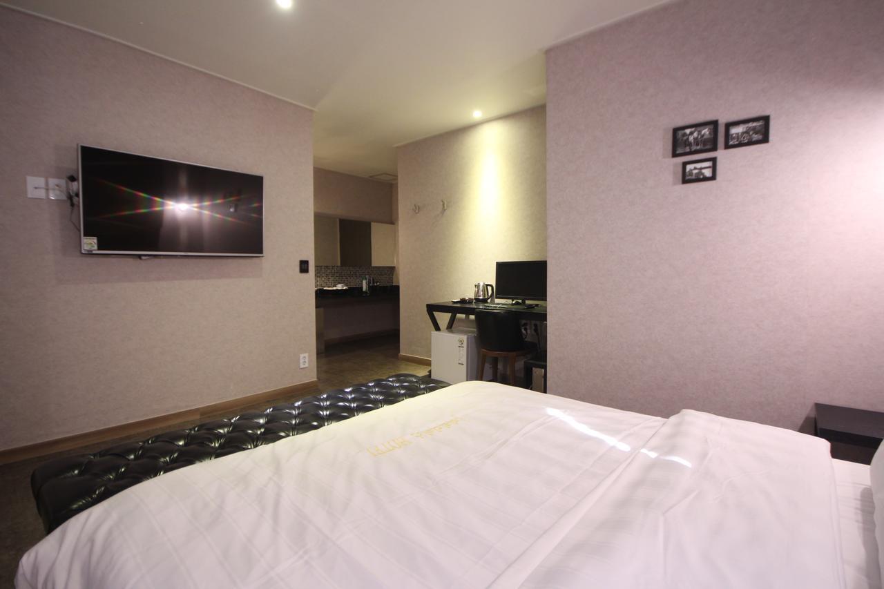 Paradise Hotel Gunsan Esterno foto