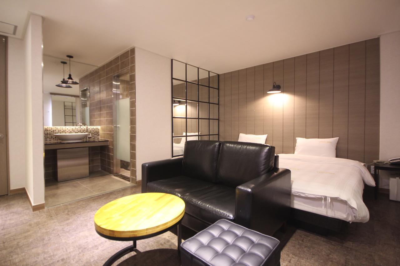 Paradise Hotel Gunsan Esterno foto