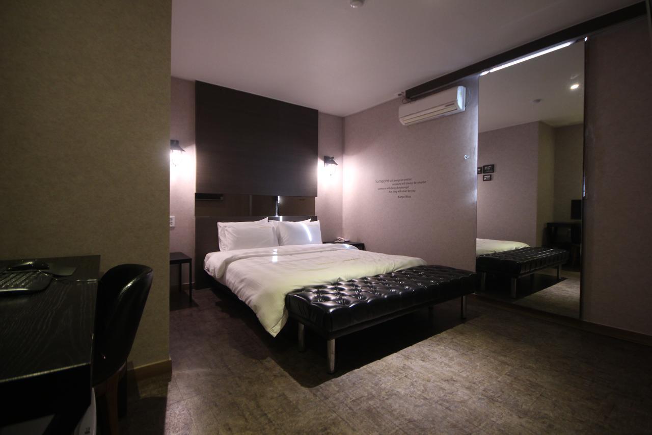 Paradise Hotel Gunsan Esterno foto
