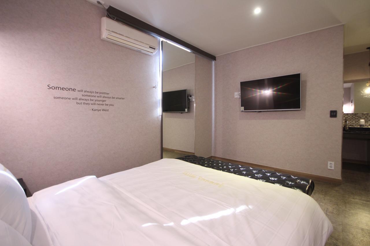 Paradise Hotel Gunsan Esterno foto